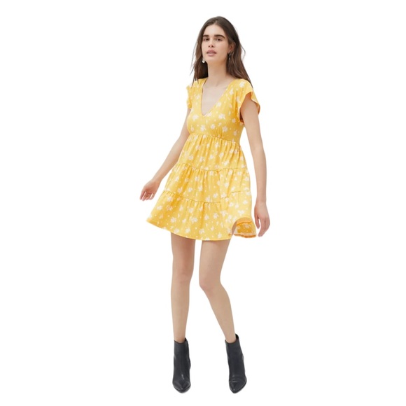 NWT UO Urban Outfitters Julia Tiered Ruffle Frock Mini
Dress in Yellow Sz M - Picture 3 of 16
